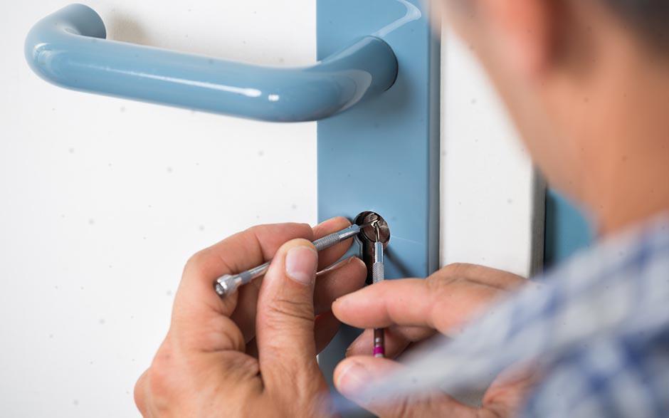 prix d'un serrurier pour ouvrir une porte Paris 20